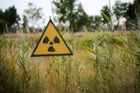 Symbole de la radioactivité dans la zone d'exclusion de Tchernobyl en Ukraine